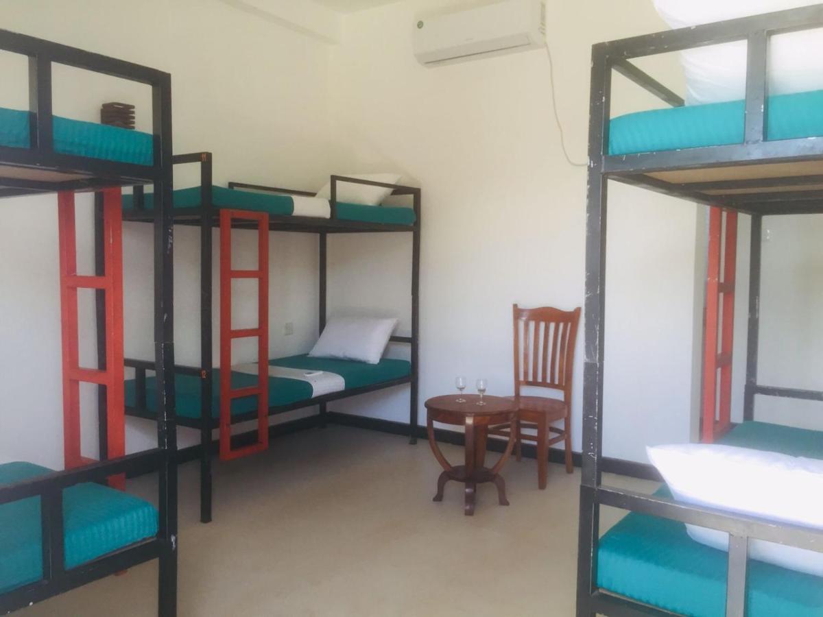 One More Night Hostel&Resort Sigiriya Zimmer foto